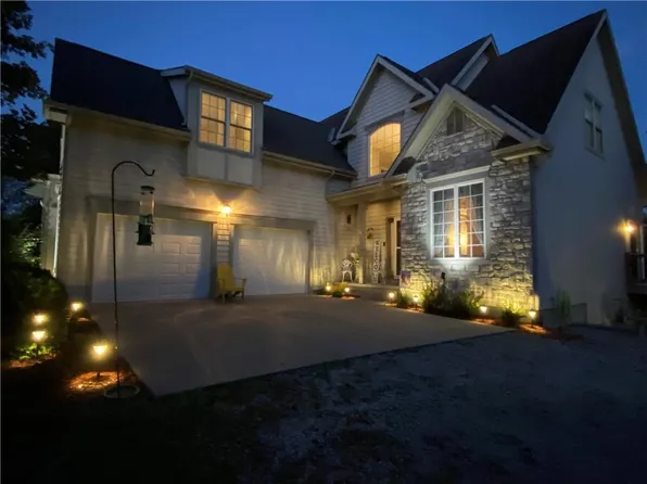312 W 11th St, Ottawa, KS 66067