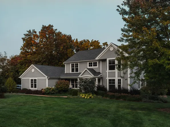 16N615 Sumter Dr, West Dundee, IL 60118