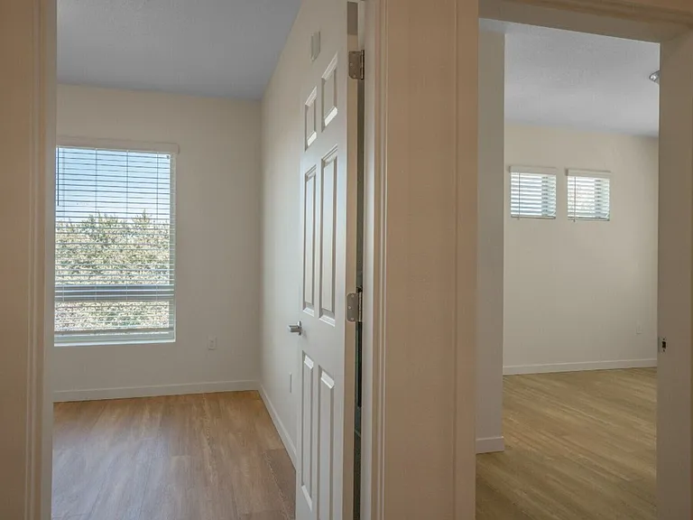 22025 NE HALSEY ST. — Photo 53