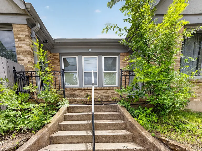 2601 S University Dr — Photo 47