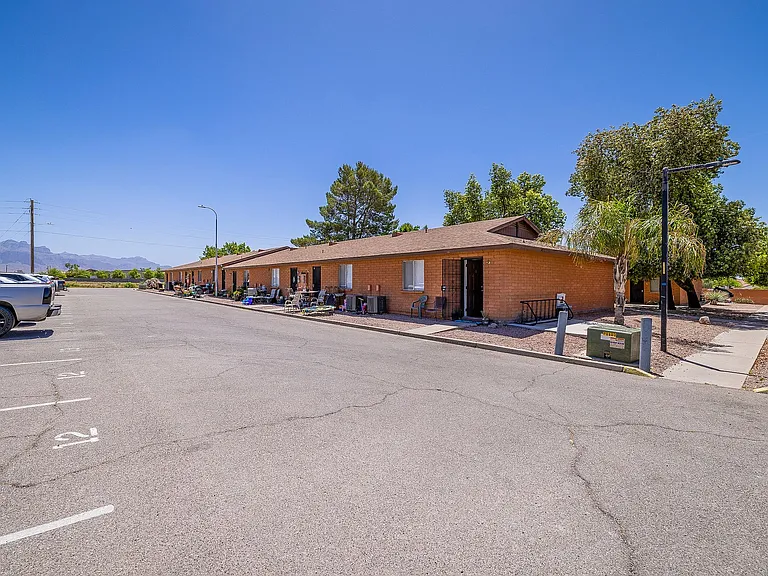 Meridian 21 Apartments — Photo 11
