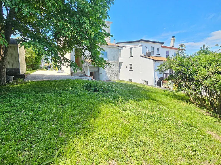 130 Rockland Ave — Photo 26