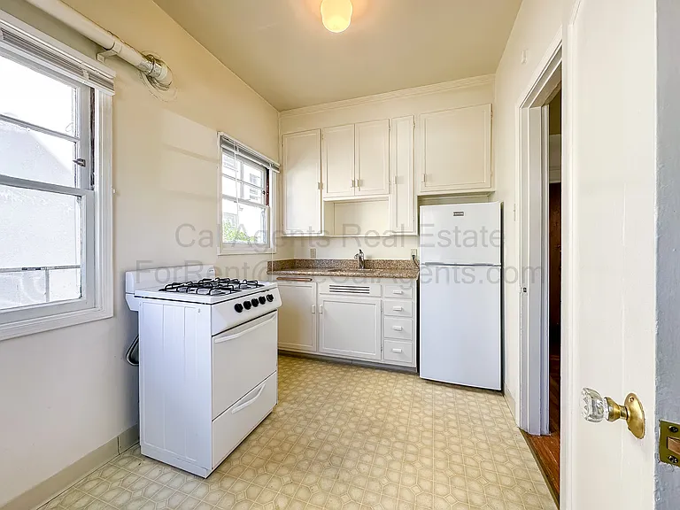 2710 Haste St #3 — Photo 3