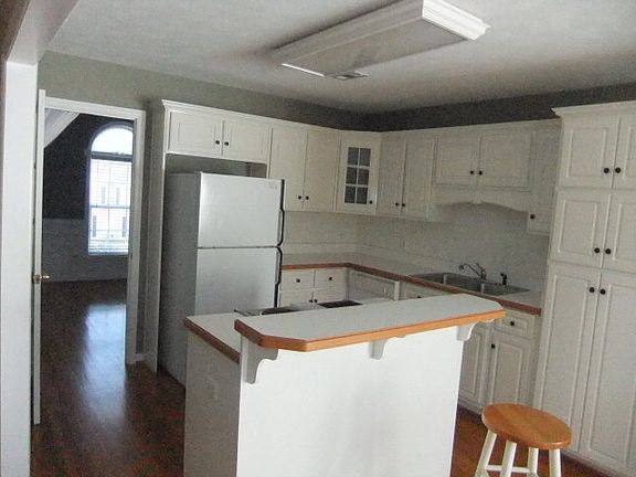3rd image of 1323 Willow Woods Dr