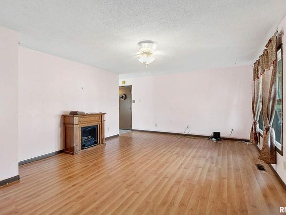 3rd image of 1803 E Boyton St