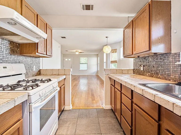 1502 Garden St — Photo 10