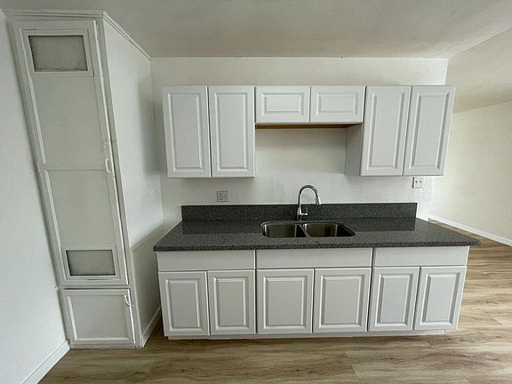 3rd image of 7339 Woodman Ave #12