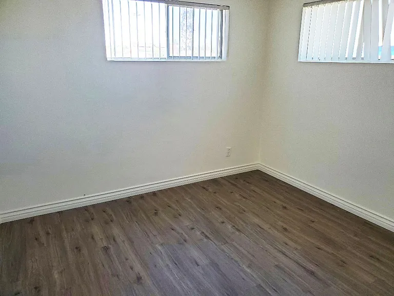 361 13th St #4 — Photo 12