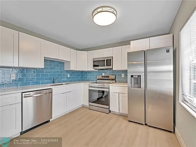 217 SW 21st St #1 — Photo 2