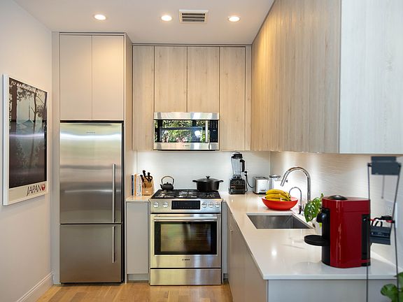 5th image of 664 Jefferson Ave #3A