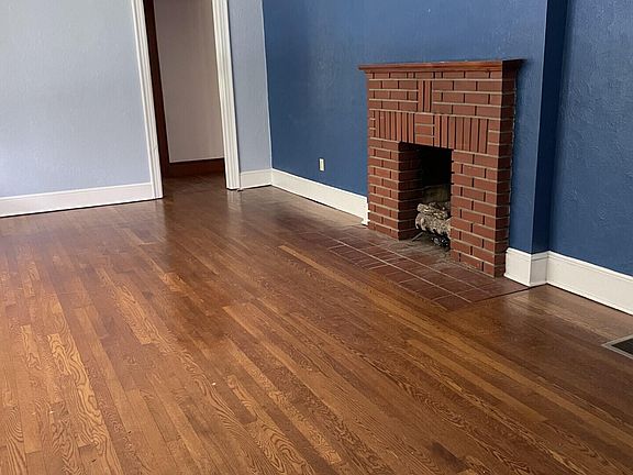 4th image of 500 W Maple Ave