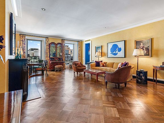 2nd image of 4 E 72nd St APT 8A