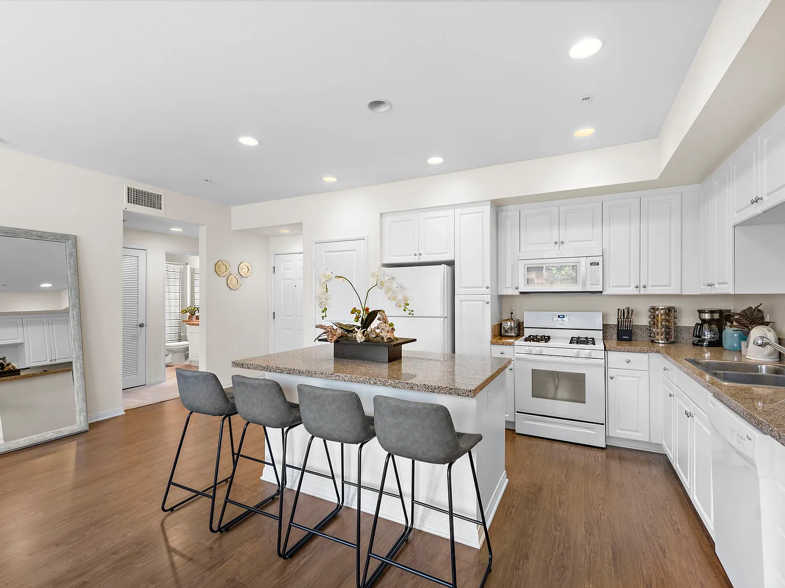 2 bed, $6,500 — Photo 3