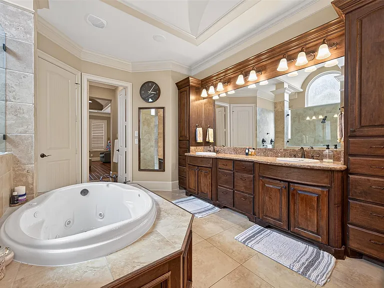7414 Dayhill Dr — Photo 35