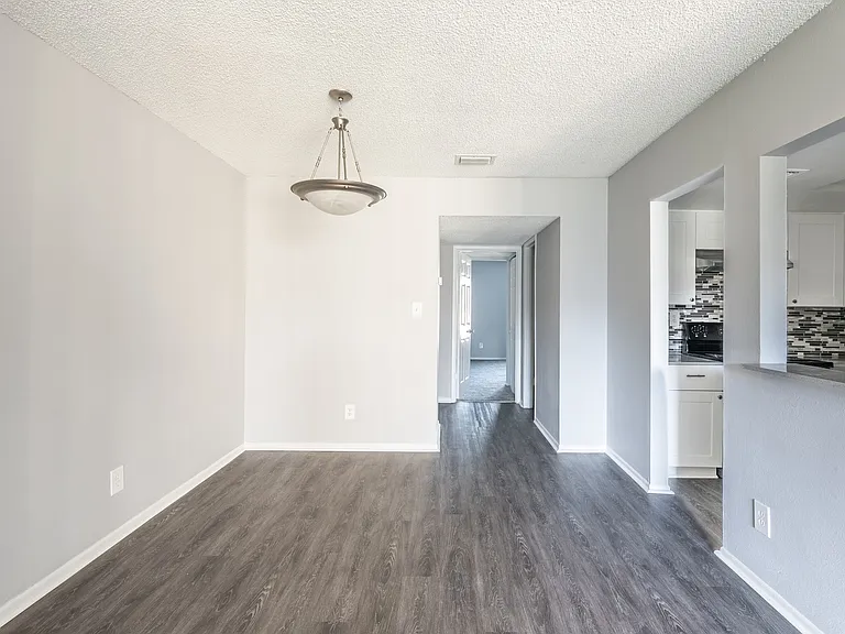 River View Apartments — Photo 21