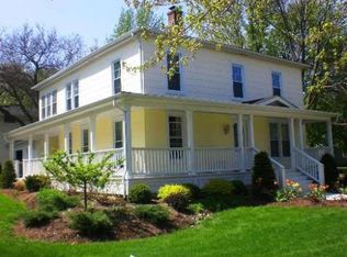 109 Peyton St, Geneva, IL 60134