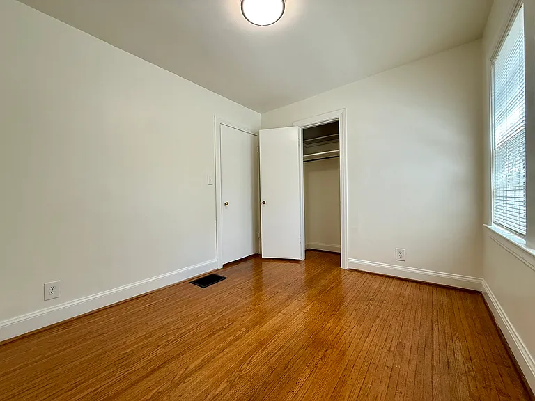2466 Grinstead Dr — Photo 16