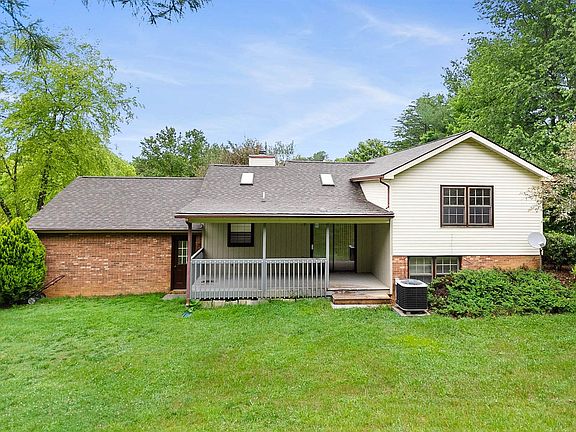 5th image of 305 Cherokee Dr