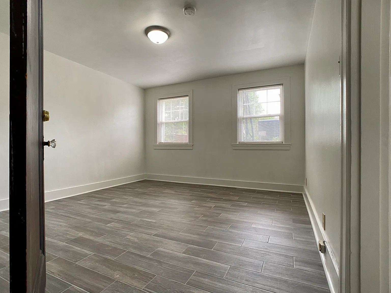 Studio, 400 sqft, $895 — Photo 1