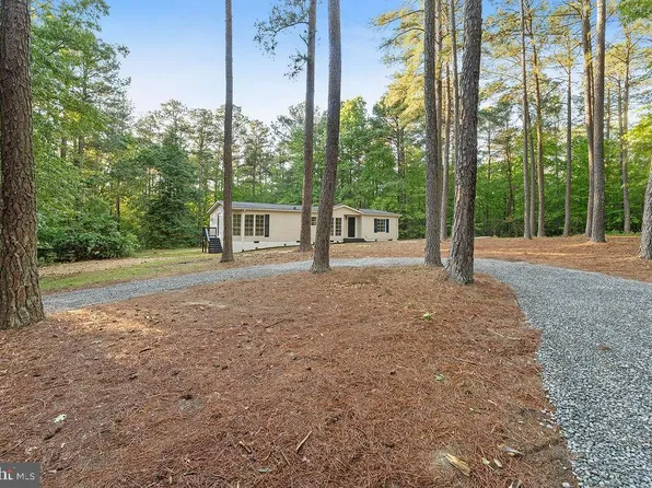 1109 Eastham Rd, Bumpass, VA 23024