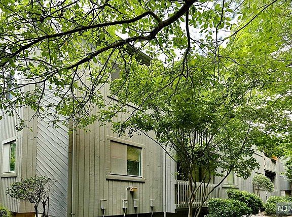 2nd image of 286 Redwood Ct #11