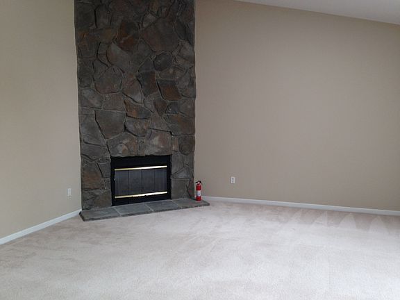 Large livingroom with sky lights