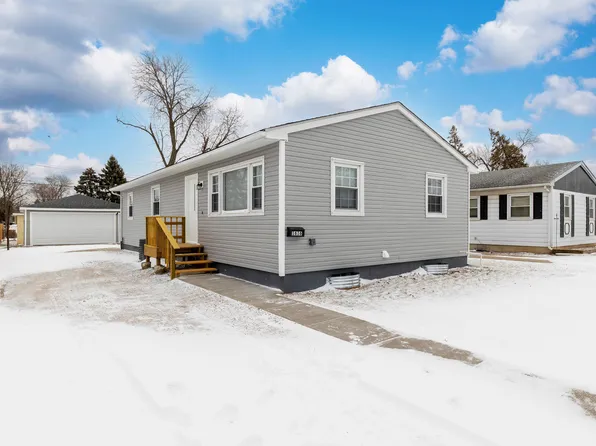 1616 Wilcox St, Crest Hill, IL 60403