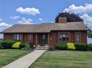 16 Geranium Cir, Cranston, RI 02920