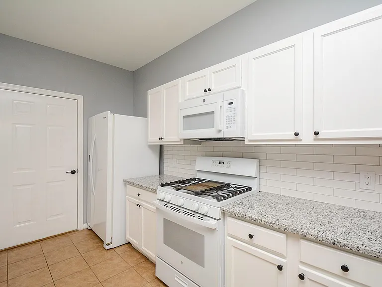 6418 Waldron Dr #B — Photo 5