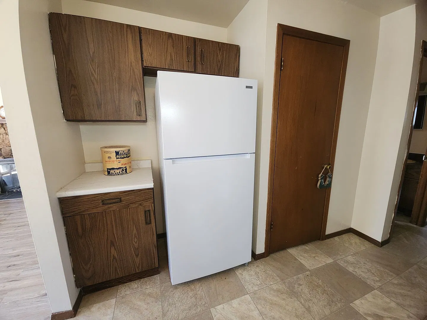 1045 Greenwood Ct. — Photo 3
