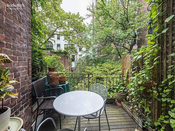 3rd image of 54 W 11th St #2