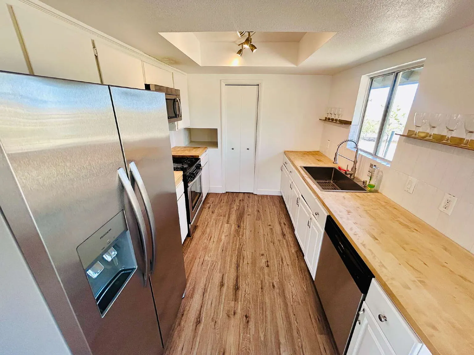 4 bed, 2.0 bath, 1458 sqft, $2,350 — Photo 3