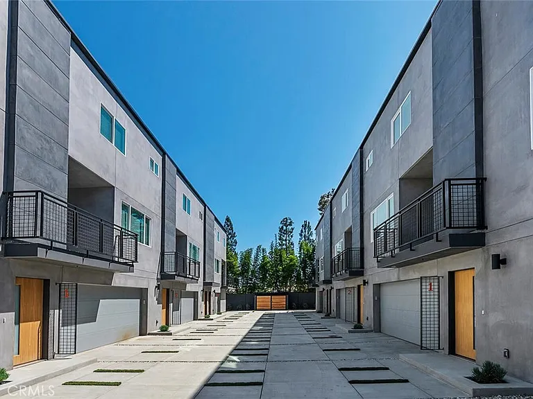 13538 Vanowen St #5 — Photo 3