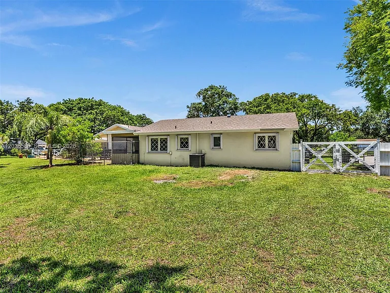 5310 SW 109th Ave — Photo 32