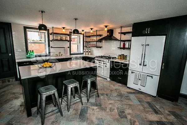 Rented by Dixon Advisory USA Inc. | media 20