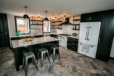 Rented by Dixon Advisory USA Inc.