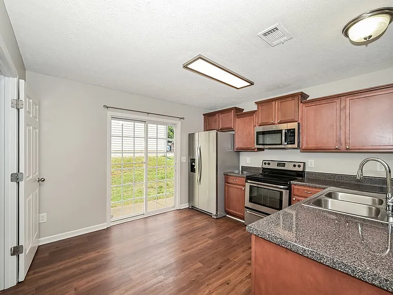 925 Birchmill Point S — Photo 8