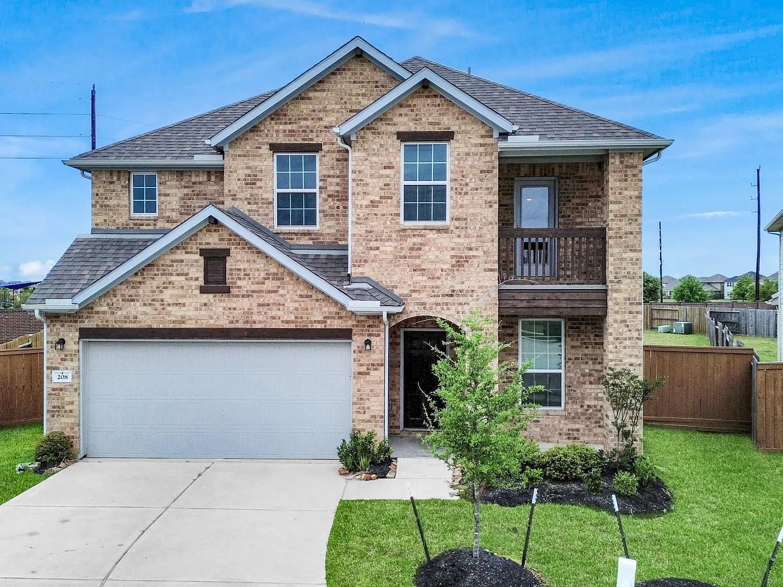 4 bed, 3.5 bath, 2843 sqft, $2,800 — Photo 2