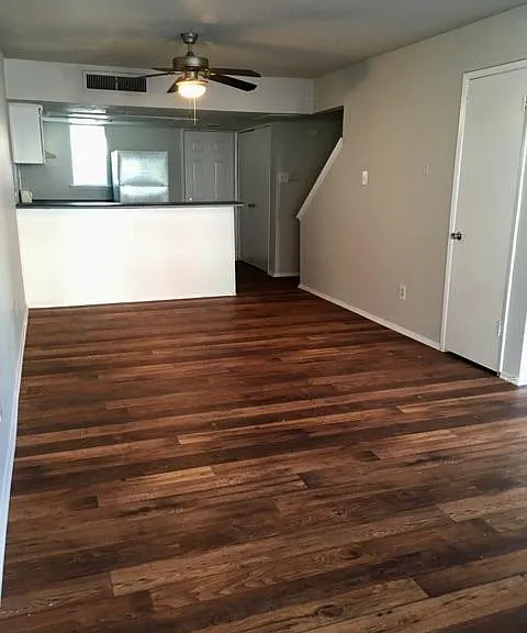 Bel Air Oaks — Photo 9