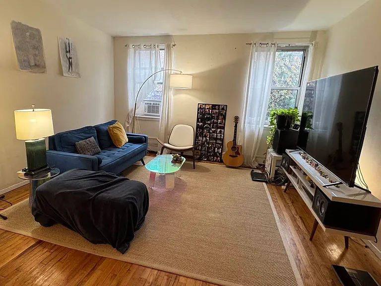 142 1st Ave #2R — Photo 3