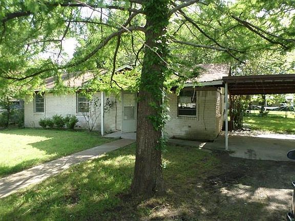 3rd image of 214 College St