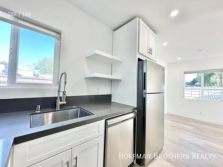 2433 W Avenue 33 #1/2 — Photo 1