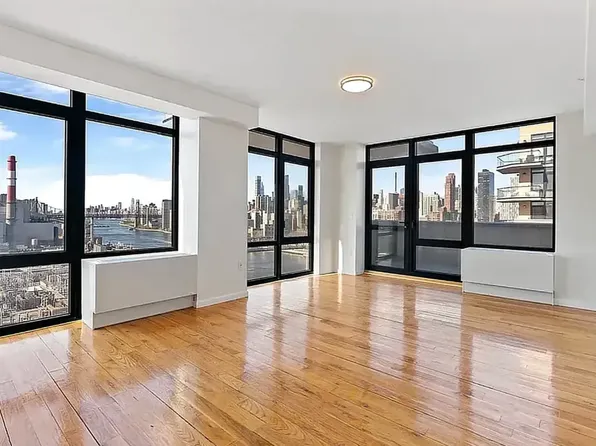 34-46 Vernon Boulevard image 9 of 18