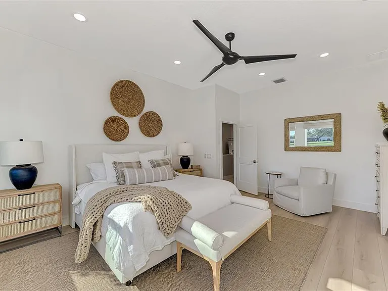 561 Fallbrook Dr — Photo 30