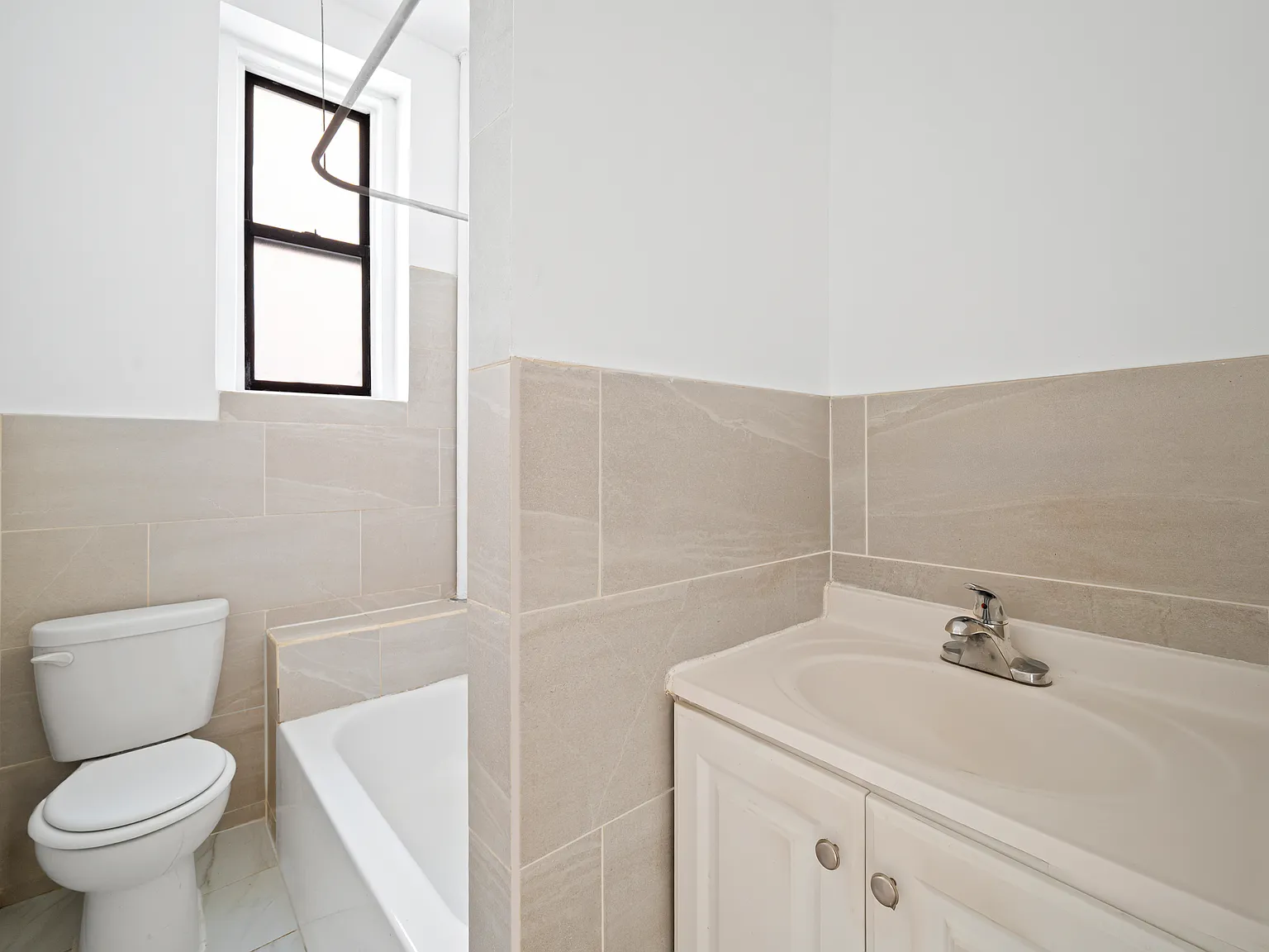 834 Riverside Drive — Photo 4