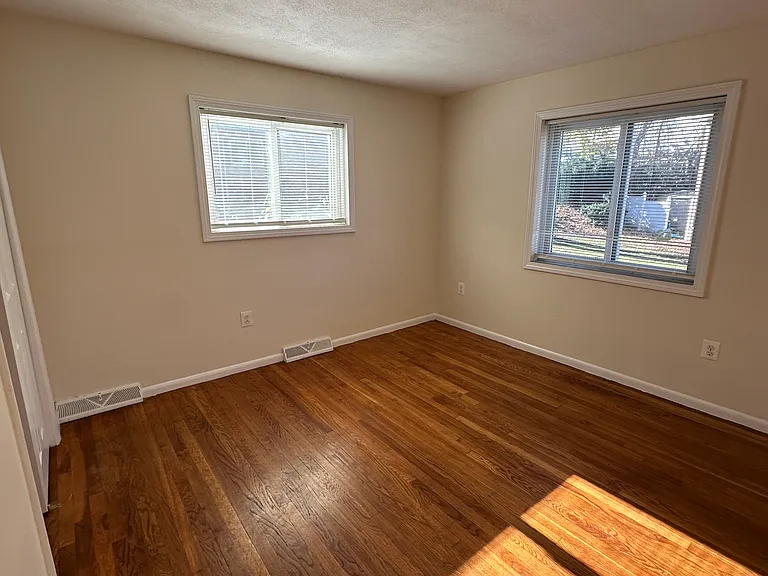 81 Thingvalla Ave #81 — Photo 5