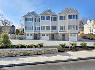 2 Nassau Pl #1, Cos Cob, CT 06807