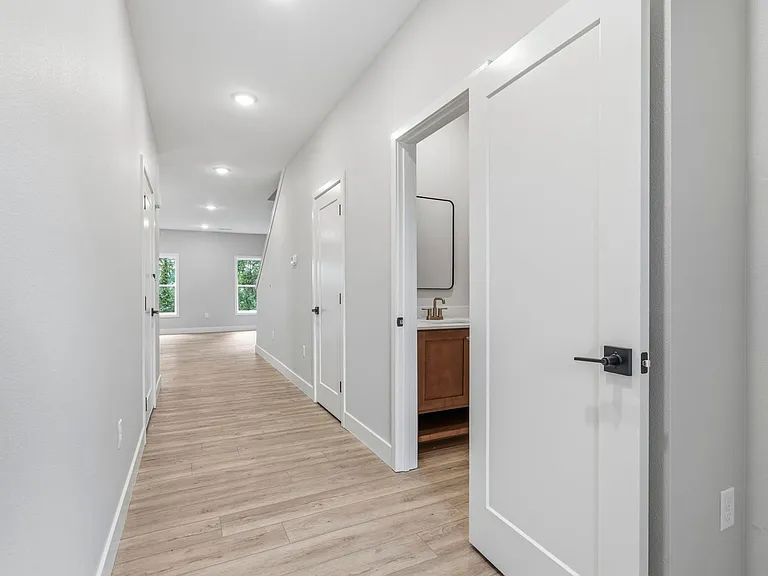 2191 W Parkview Ave — Photo 40
