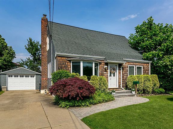 2nd image of 1066 Bowling Green Dr