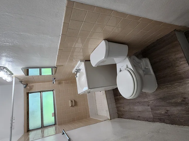 715 SW 4th St #4 — Photo 10